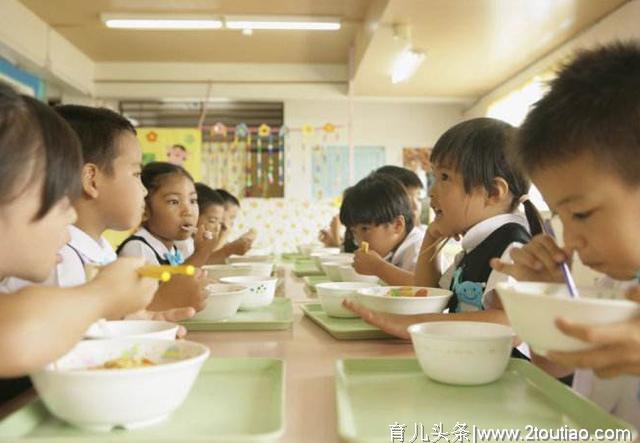 家有孩子，不吃“两饭”，不睡“三觉”，宝宝才会健康长个