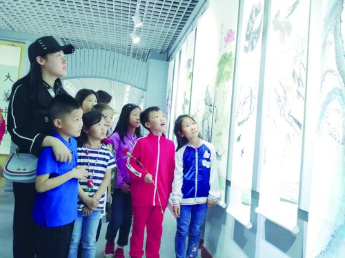 104幅儿童书画作品亮相北京白塔寺