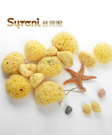 你家还在用毛巾吗？夏季宝宝皮肤不干燥的秘诀 洗澡时用丝润妮天然海绵